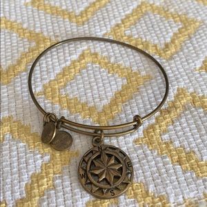 Compass gold bracelet
